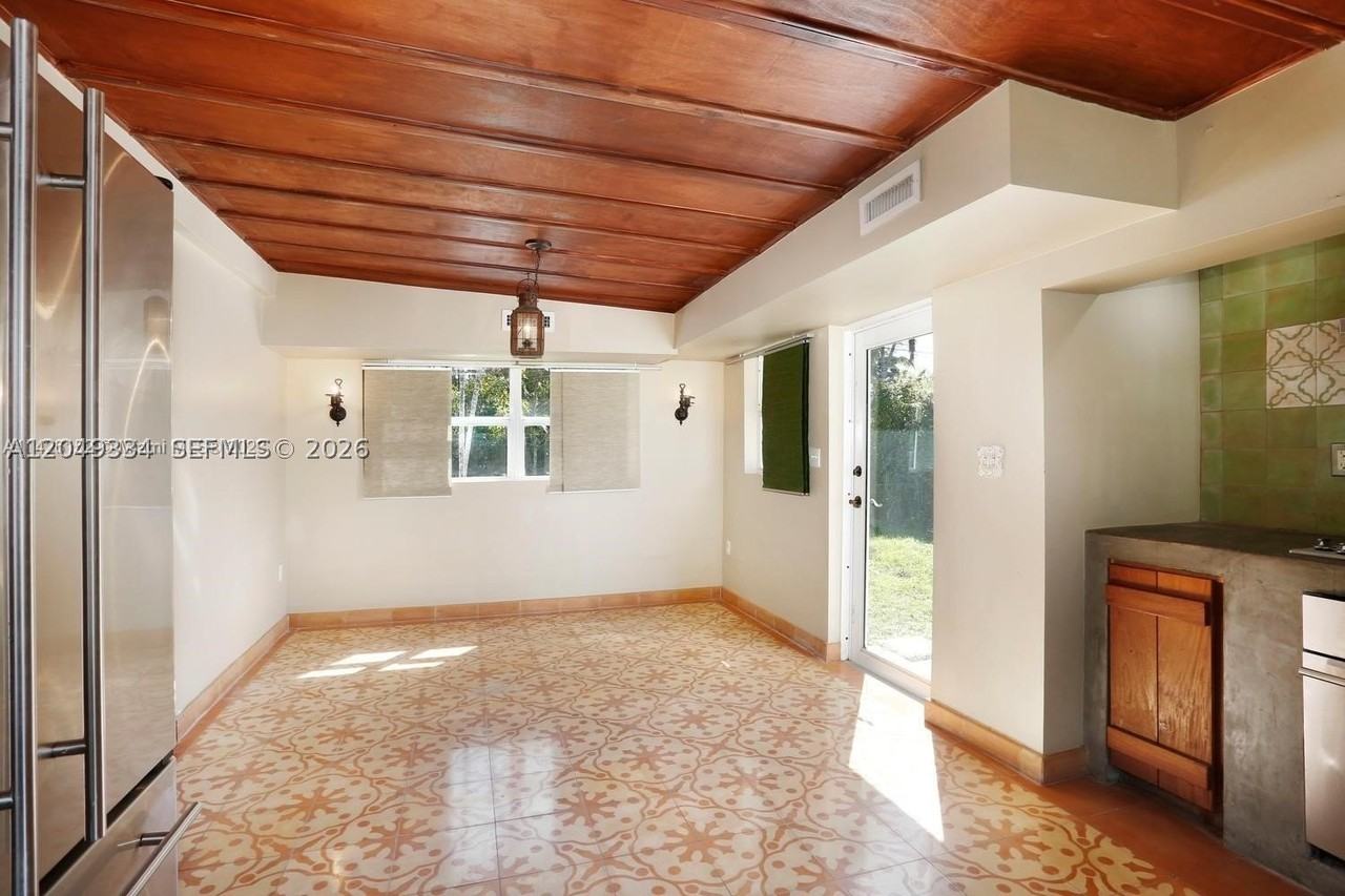 6116 Sw 46th Ter - Photo 4 of 14