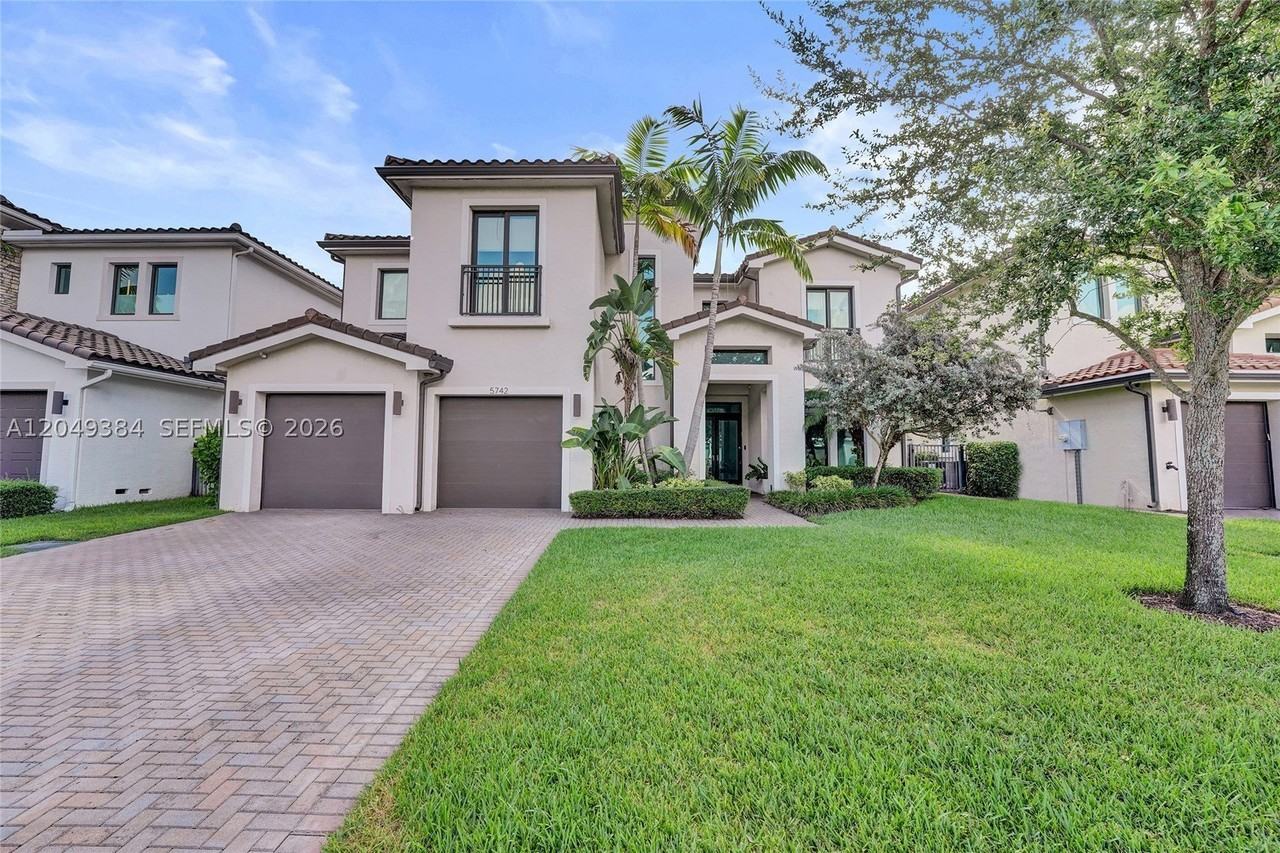 5742 Brookfield Cir E
