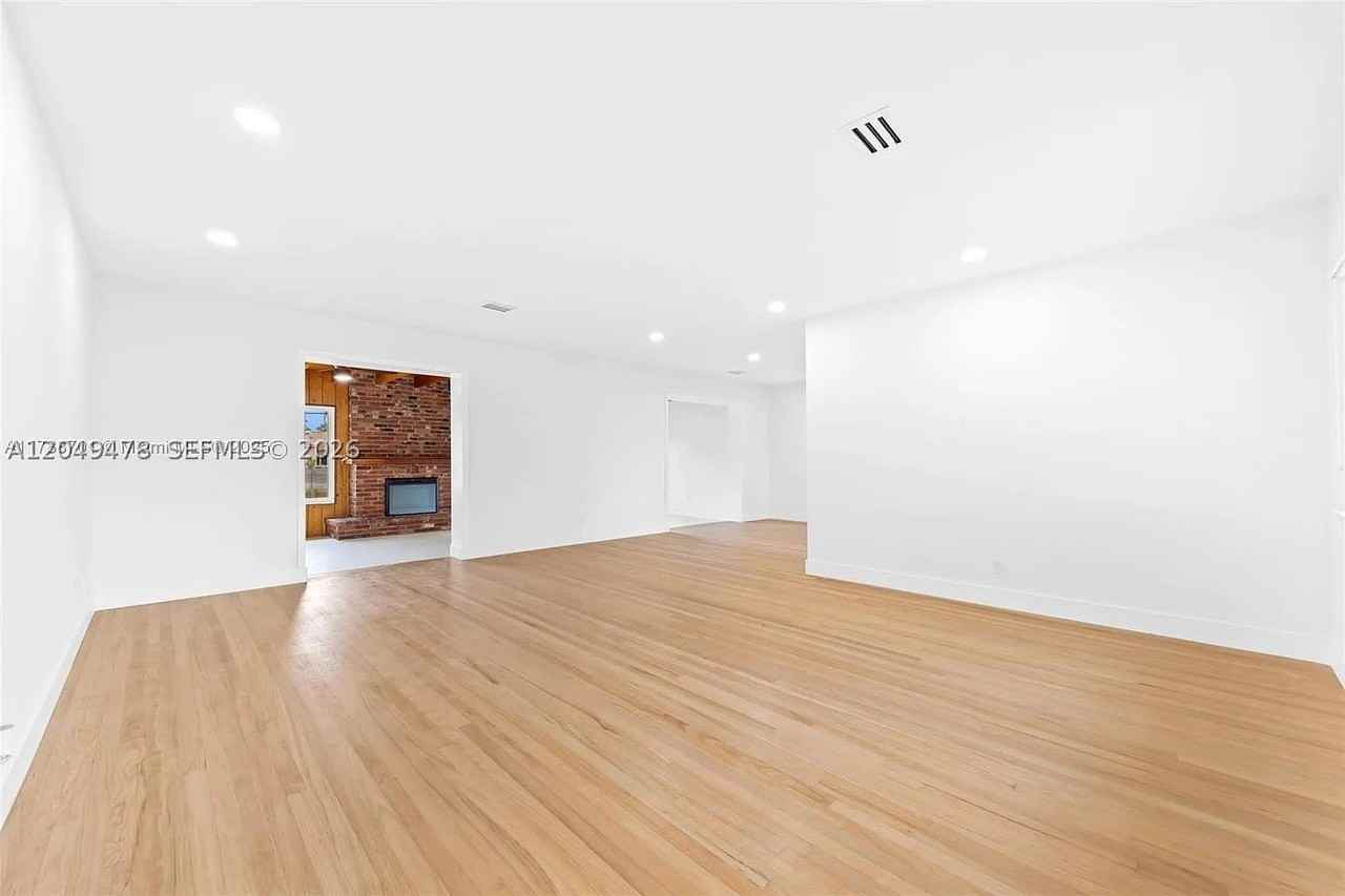 3410 Cleveland St - Photo 6 of 23