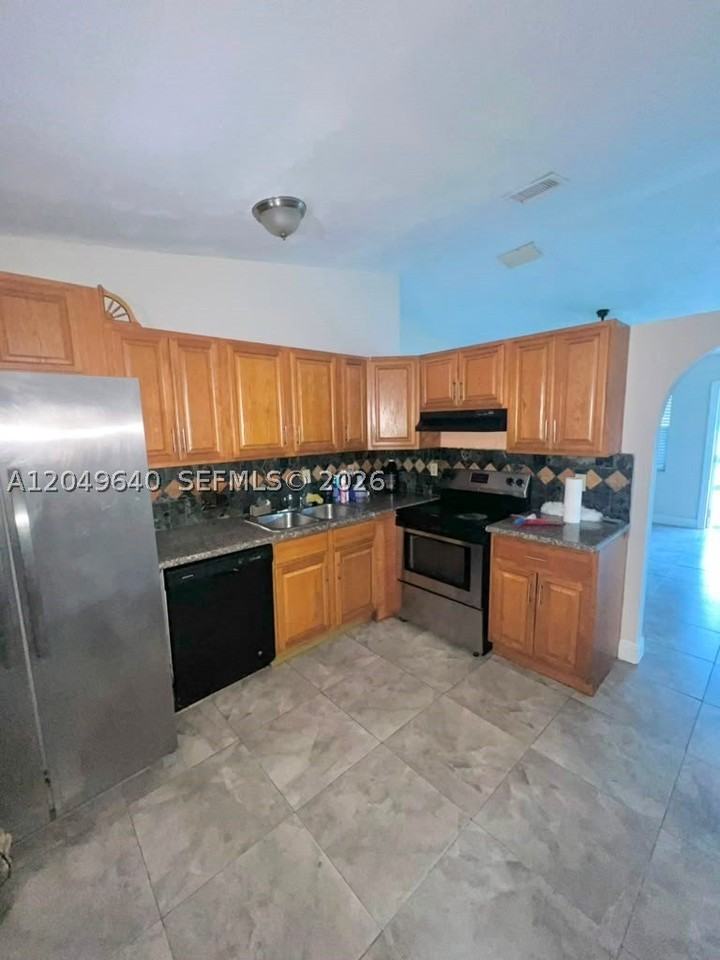 2201 Scott St #B - Photo 5 of 16