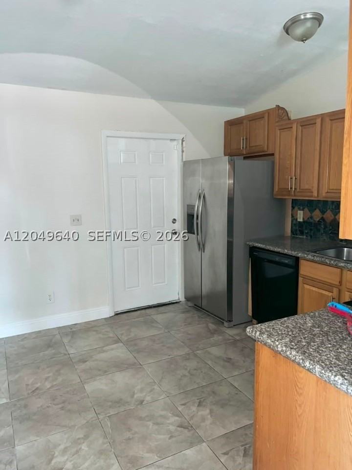2201 Scott St #B - Photo 6 of 16
