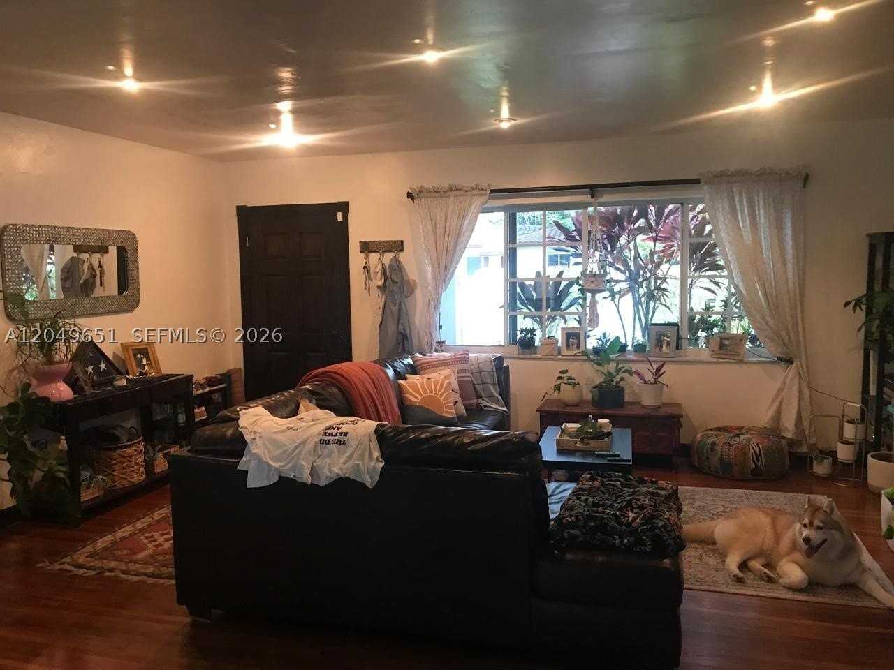 1050 Ne 81st St - Photo 2 of 5