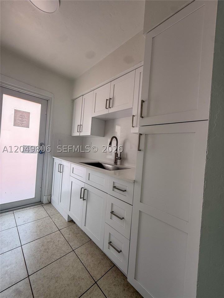 935 Bay Dr #9 - Photo 5 of 12