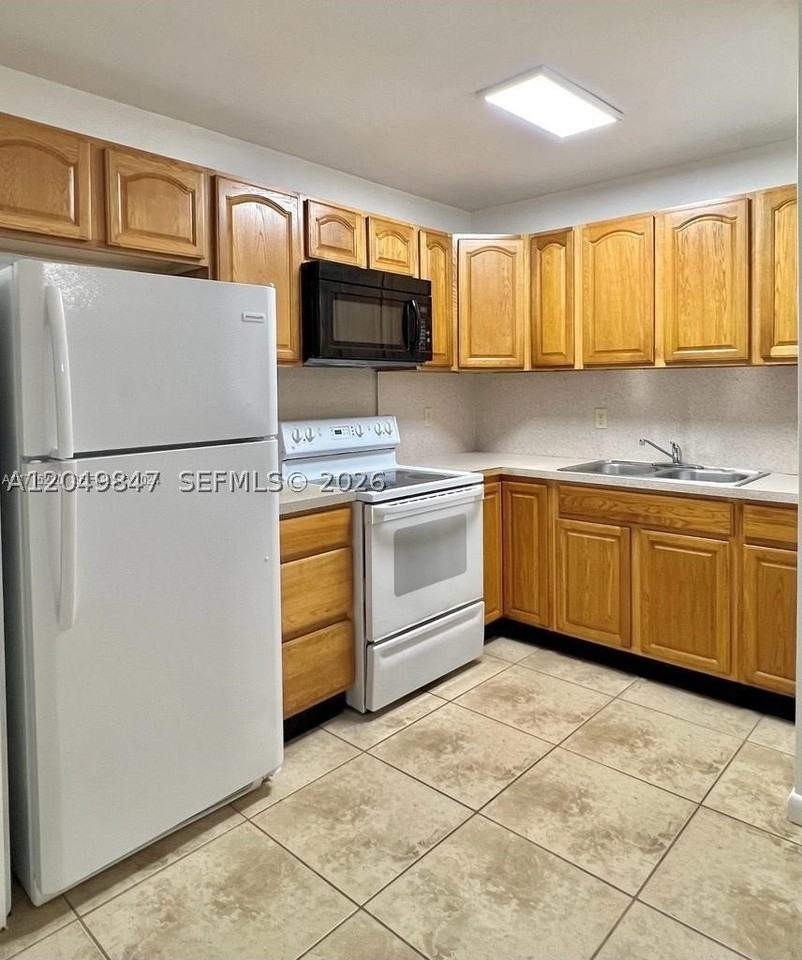 1412 Sw 41st Ave - Photo 3 of 15