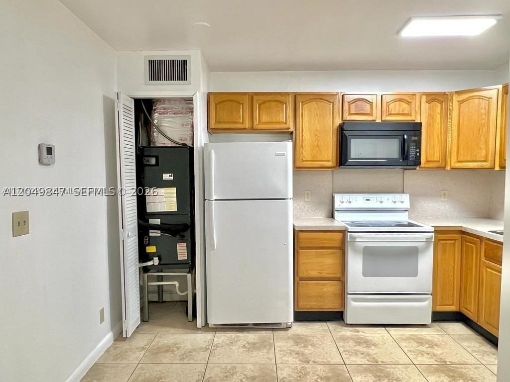 1412 Sw 41st Ave - Photo 4 of 15