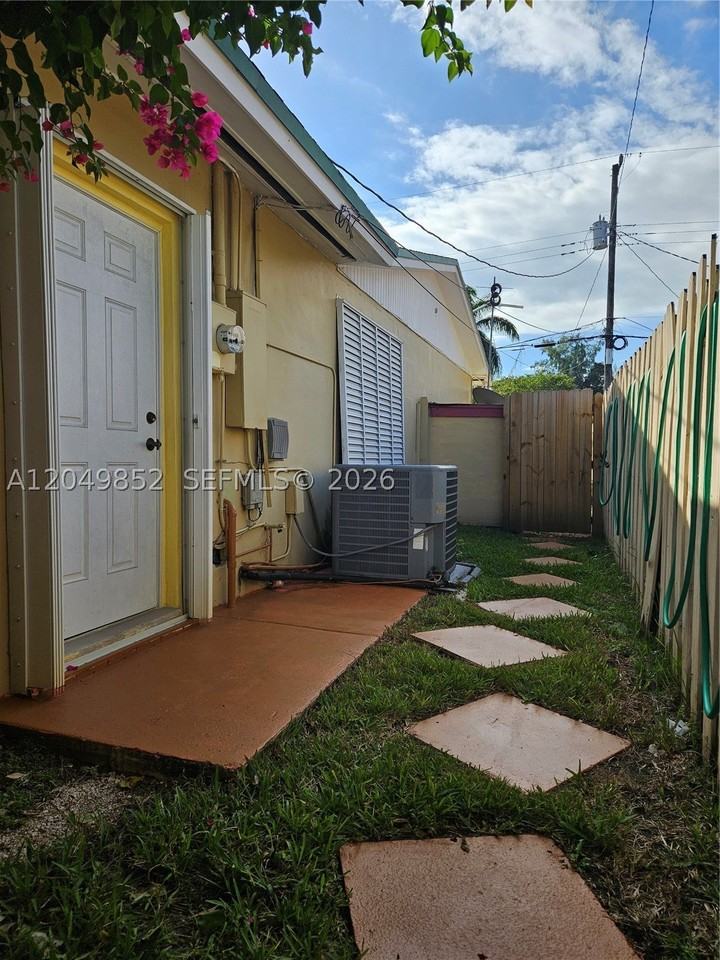 12340 Sw 41st St #1 - Photo 2 of 6