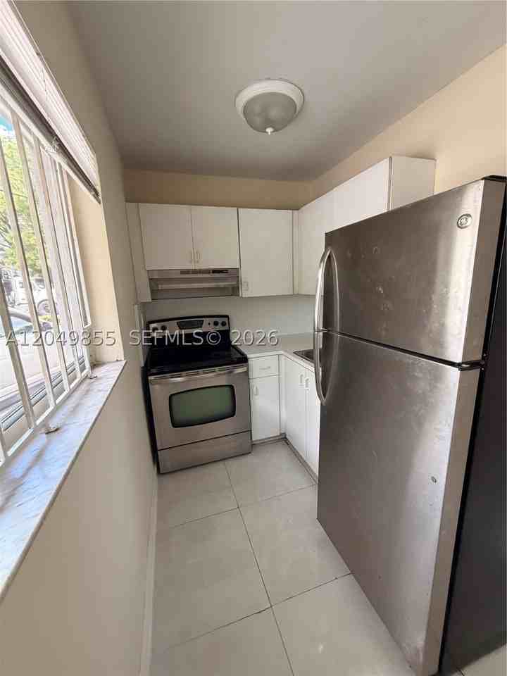 1194 Nw 19th Ave #1 - Photo 3 of 17