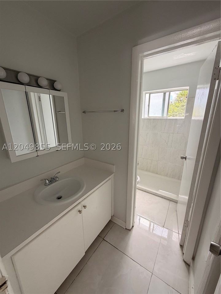 1194 Nw 19th Ave #1 - Photo 6 of 17