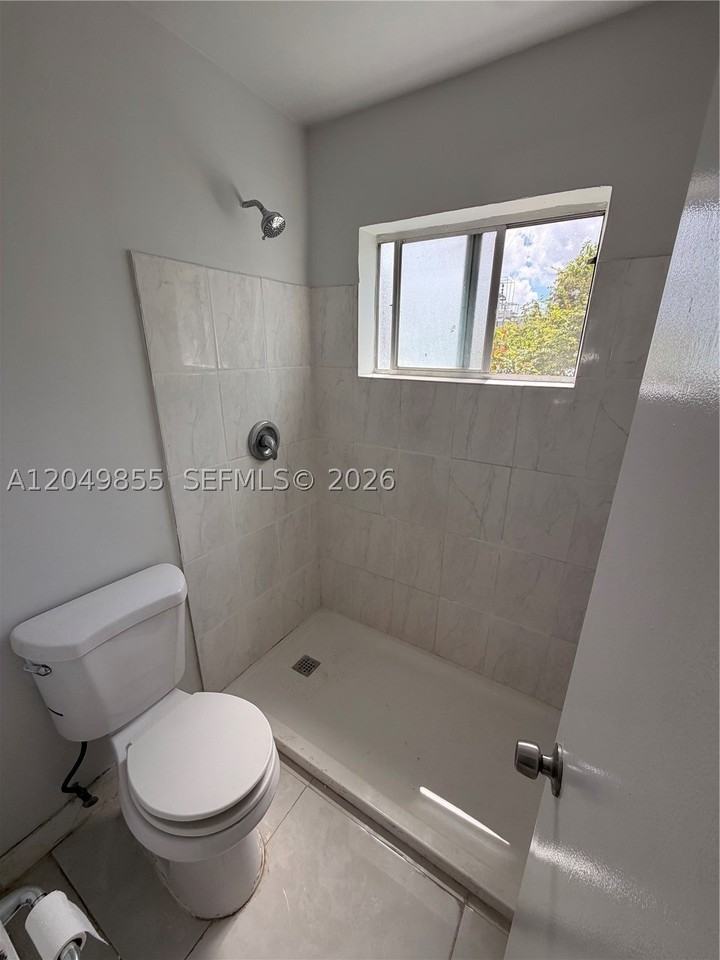 1194 Nw 19th Ave #1 - Photo 7 of 17