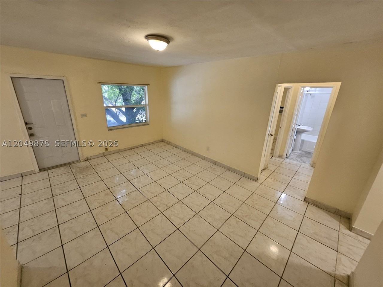 822 Sw 31st Ave #822 - Photo 3 of 14