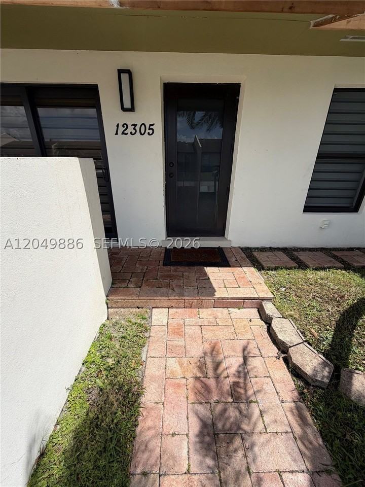 12305 Sw 115th Ter - Photo 3 of 15