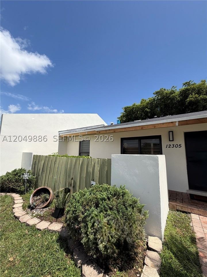 12305 Sw 115th Ter - Photo 4 of 15