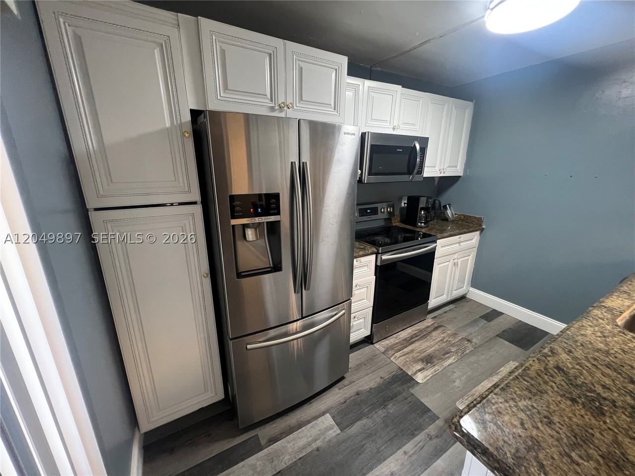 1600 Coral Ave - Photo 3 of 10
