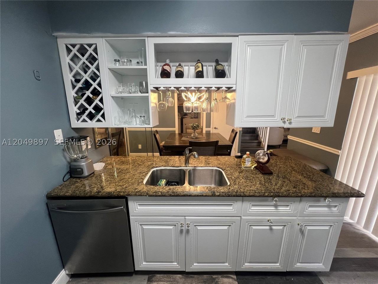1600 Coral Ave - Photo 4 of 10