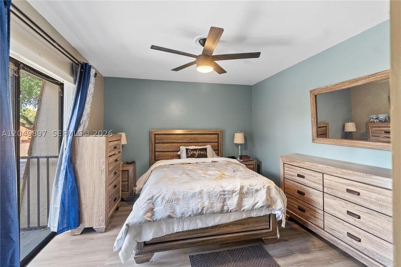 1600 Coral Ave - Photo 5 of 10