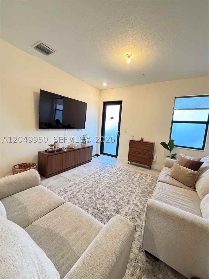 8195 Nw 104th Ave #22 - Photo 4 of 26