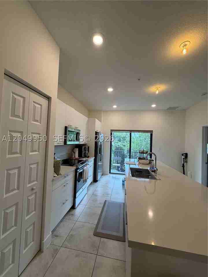 8195 Nw 104th Ave #22 - Photo 7 of 26
