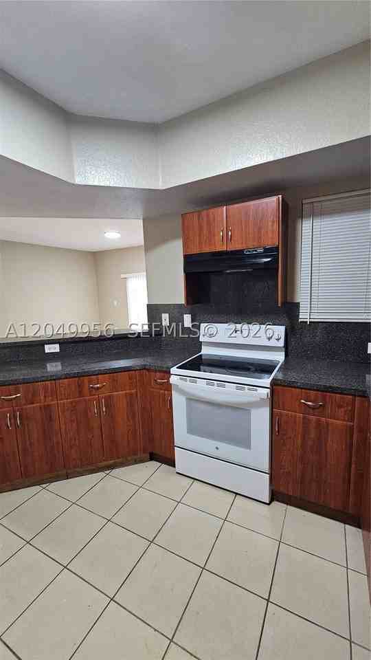 785 Sw 6th Pl #1 - Photo 6 of 16