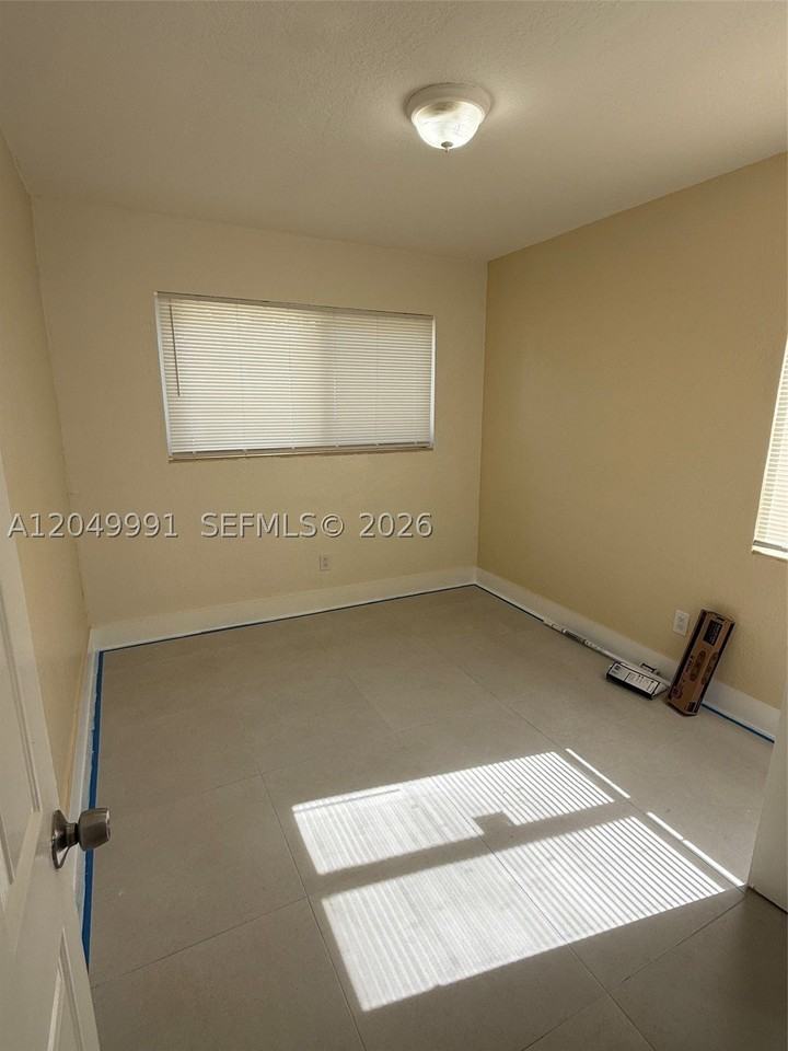 757 Nw 47th St - Photo 4 of 8