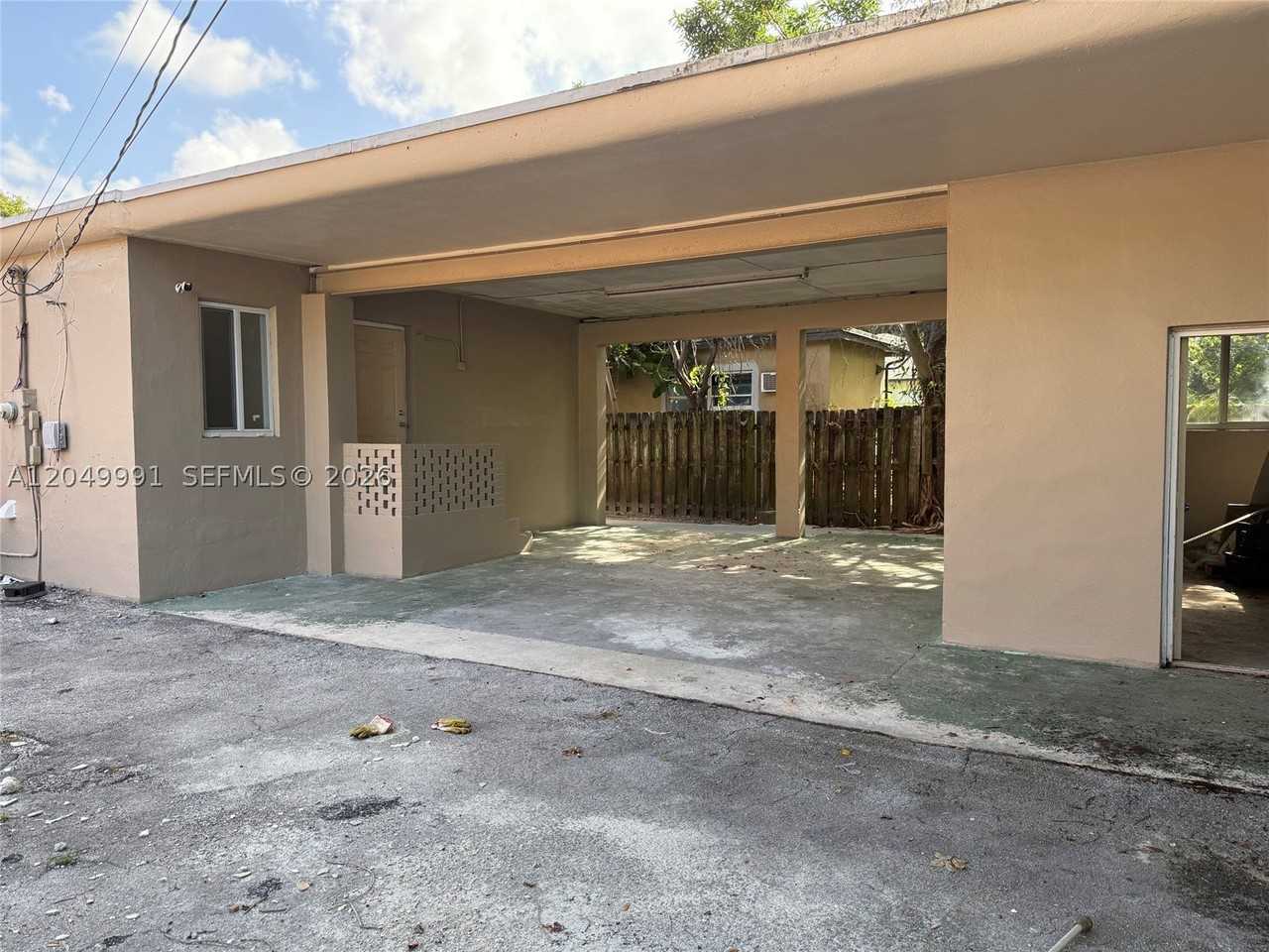 757 Nw 47th St - Photo 7 of 8