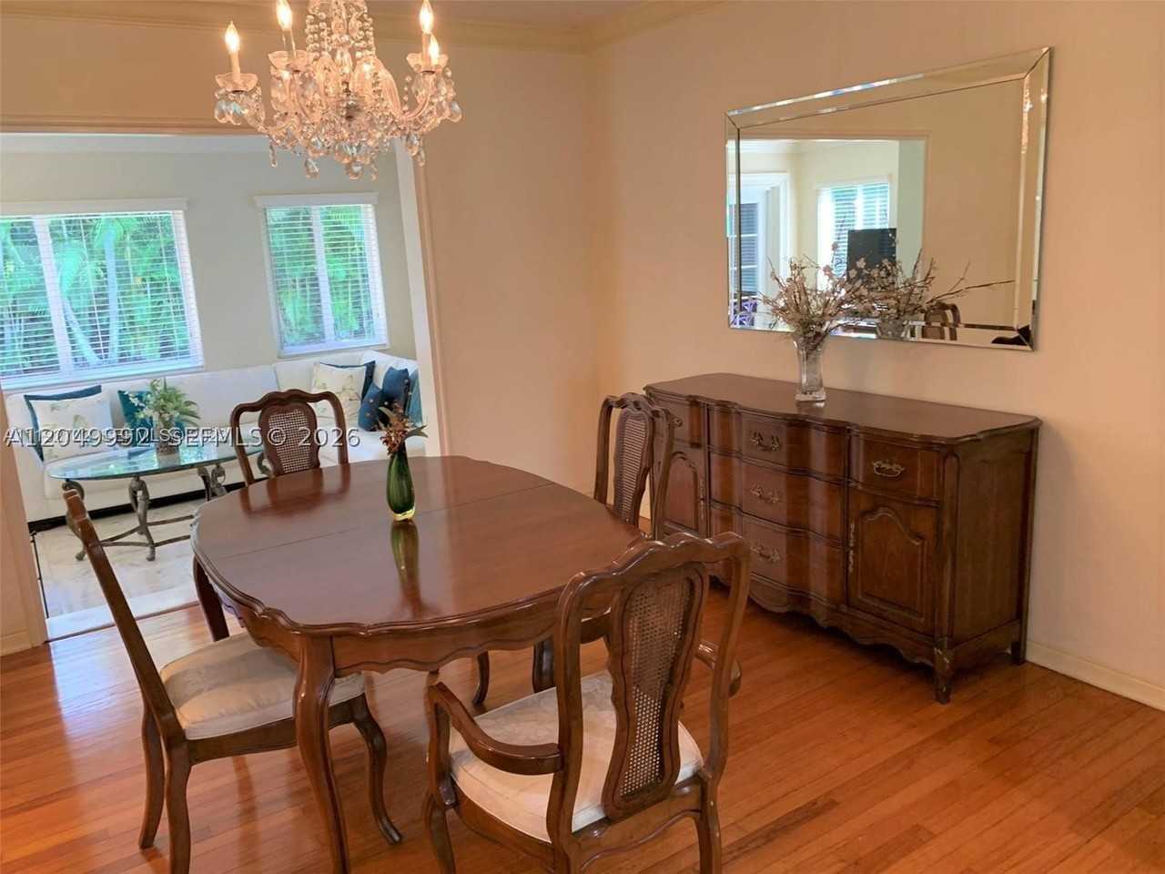 333 Ne 102nd St - Photo 5 of 19
