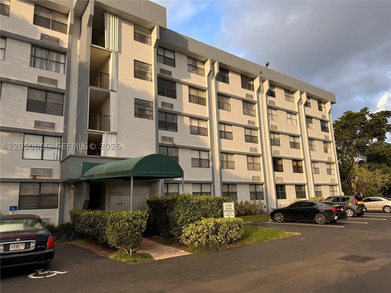 2501 Riverside Dr #503A