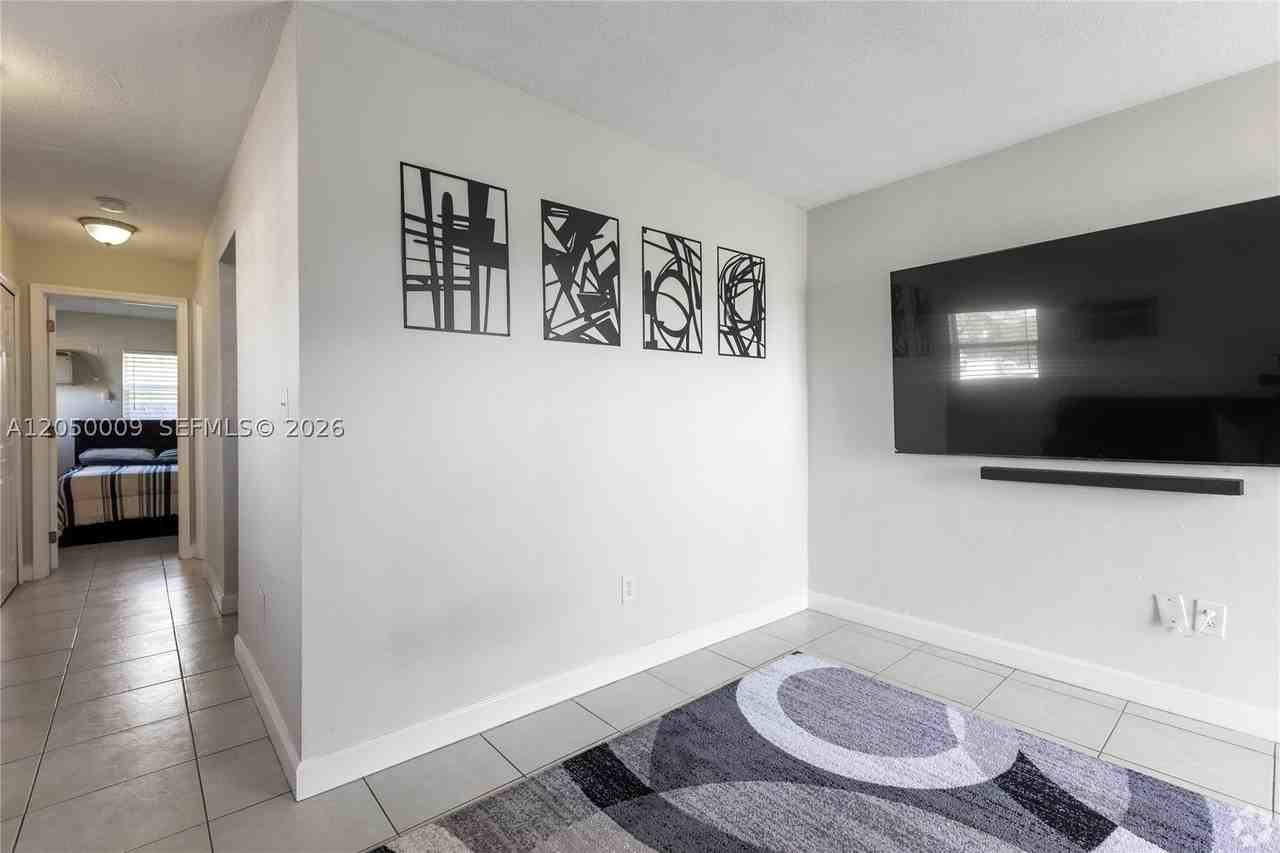 5755 Nw 7th Ave #9 - Photo 4 of 9