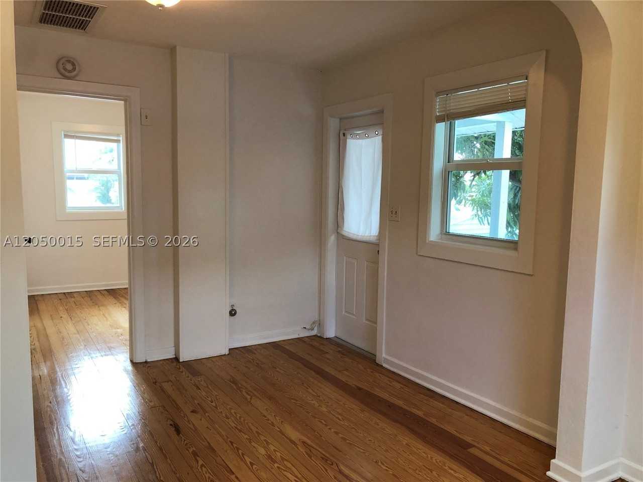 114 S M St #5 - Photo 6 of 19
