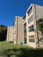 featured image of 9410 Live Oak Pl #305