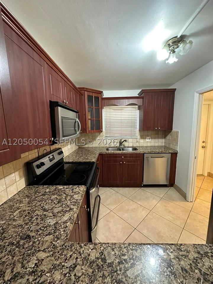 9410 Live Oak Pl #305 - Photo 3 of 26