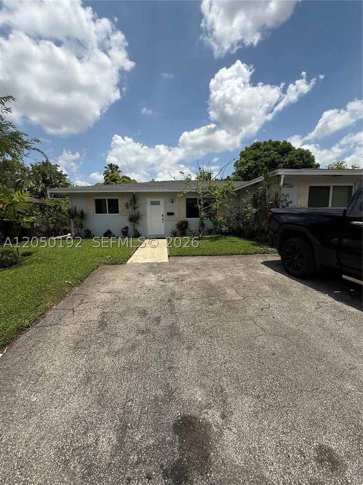 5431 Nw 17th Ct - Photo 2 of 12