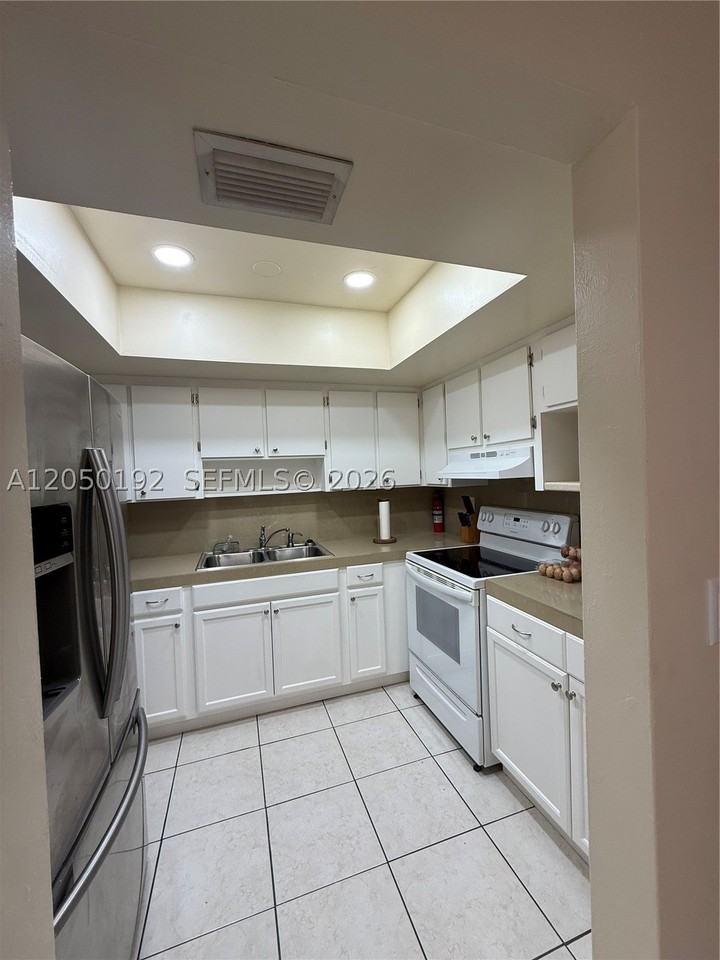 5431 Nw 17th Ct - Photo 5 of 12