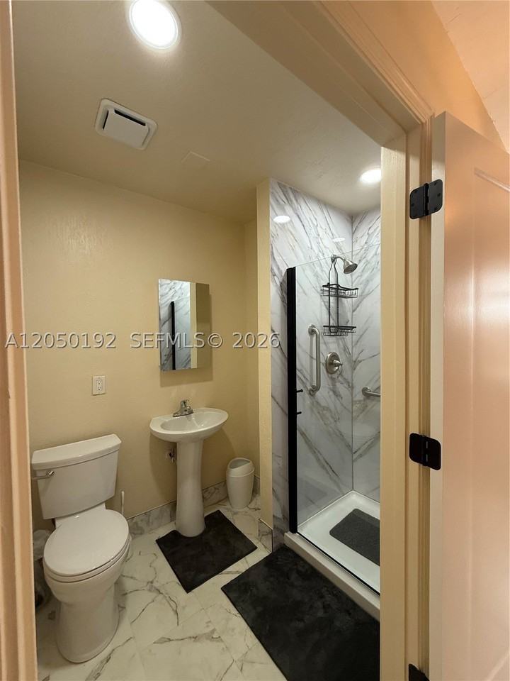 5431 Nw 17th Ct - Photo 6 of 12