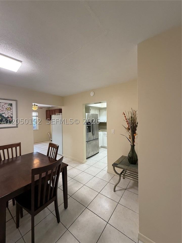 5431 Nw 17th Ct - Photo 7 of 12
