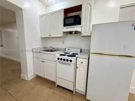 featured image of 427 Ne 62nd St #14