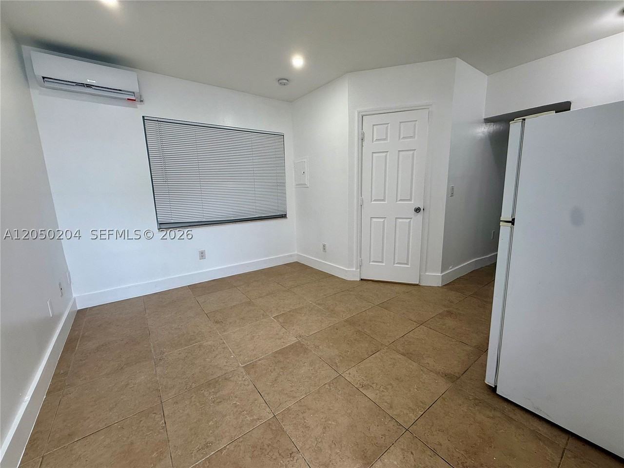 427 Ne 62nd St #14 - Photo 3 of 9