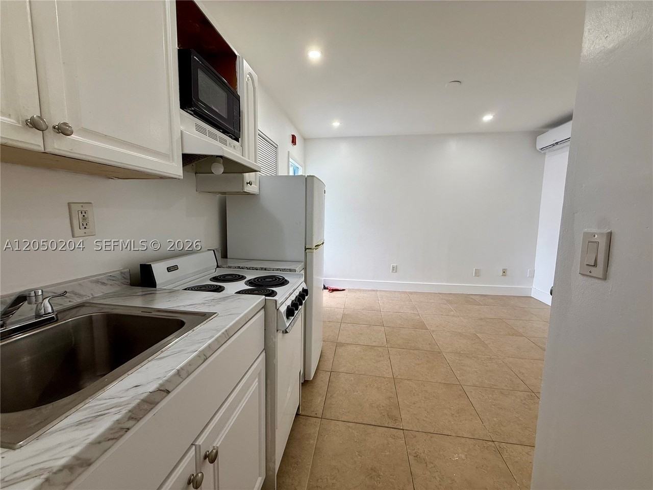 427 Ne 62nd St #14 - Photo 4 of 9