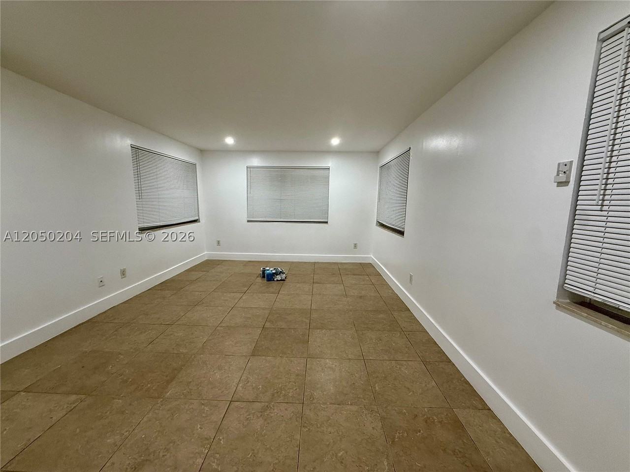 427 Ne 62nd St #14 - Photo 5 of 9