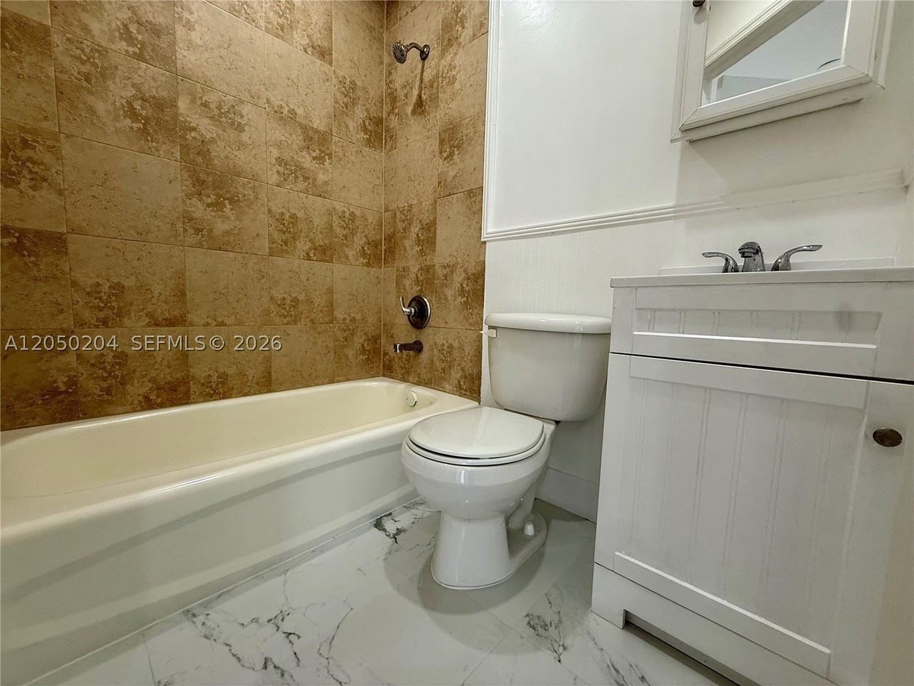 427 Ne 62nd St #14 - Photo 7 of 9