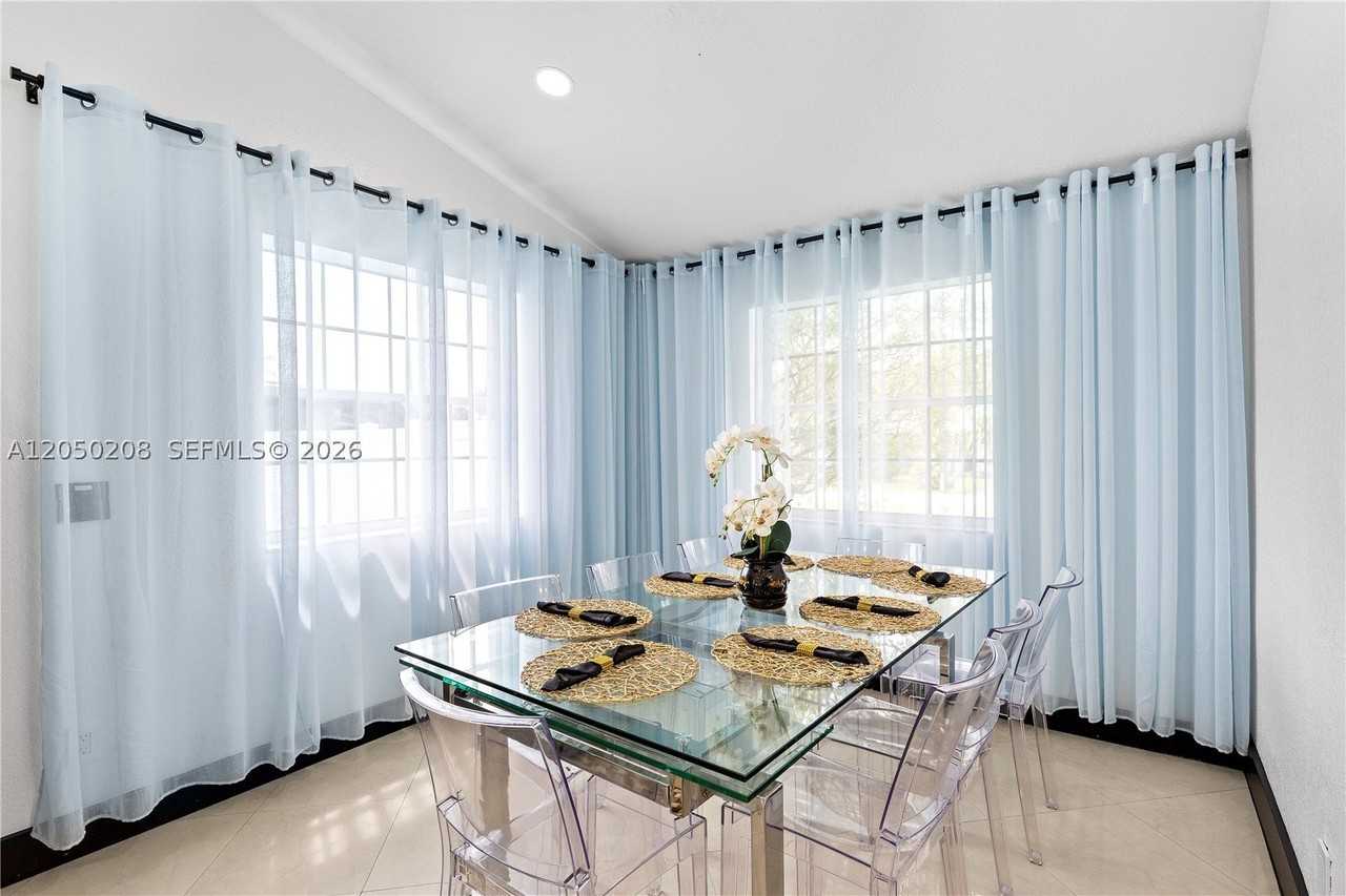 1401 Sw 32nd St #1401 - Photo 4 of 50