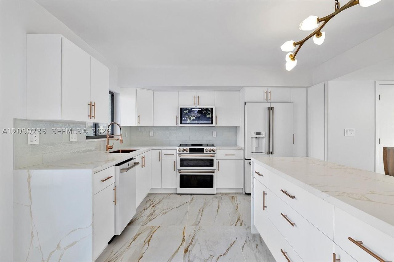 16449 Ne 26th Ave - Photo 4 of 29