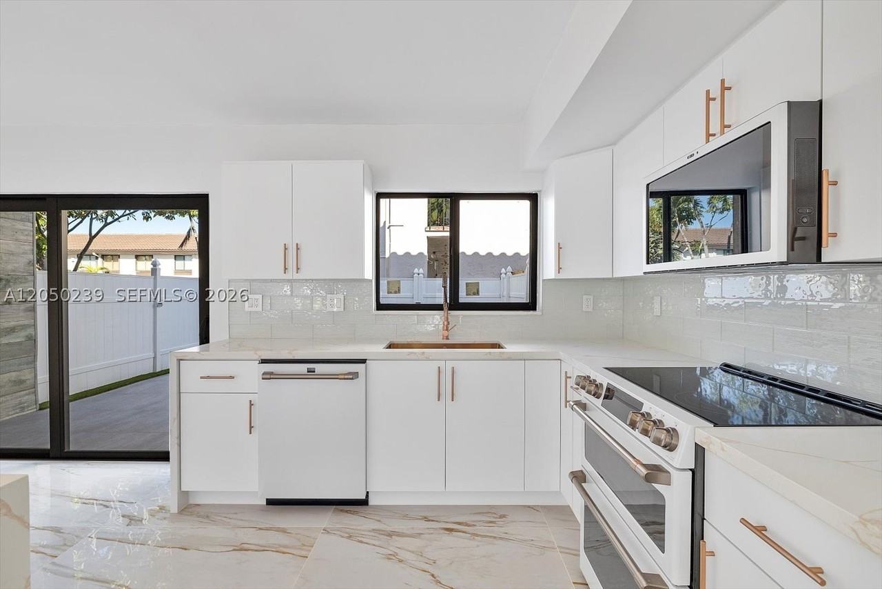 16449 Ne 26th Ave - Photo 6 of 29