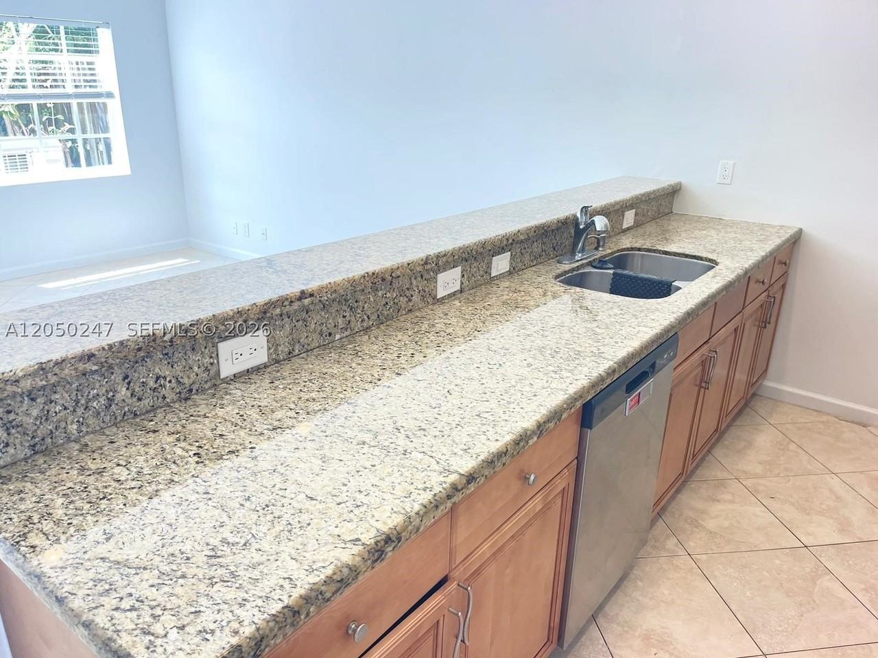 2307 Washington St #4 - Photo 5 of 25
