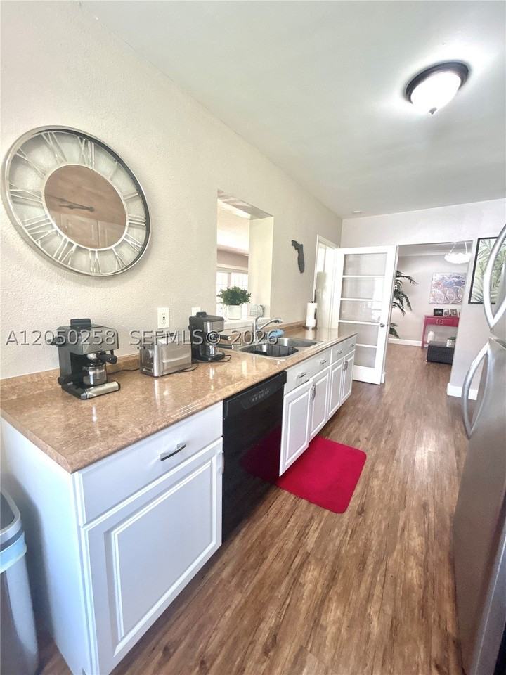416 Bayberry Dr - Photo 6 of 32