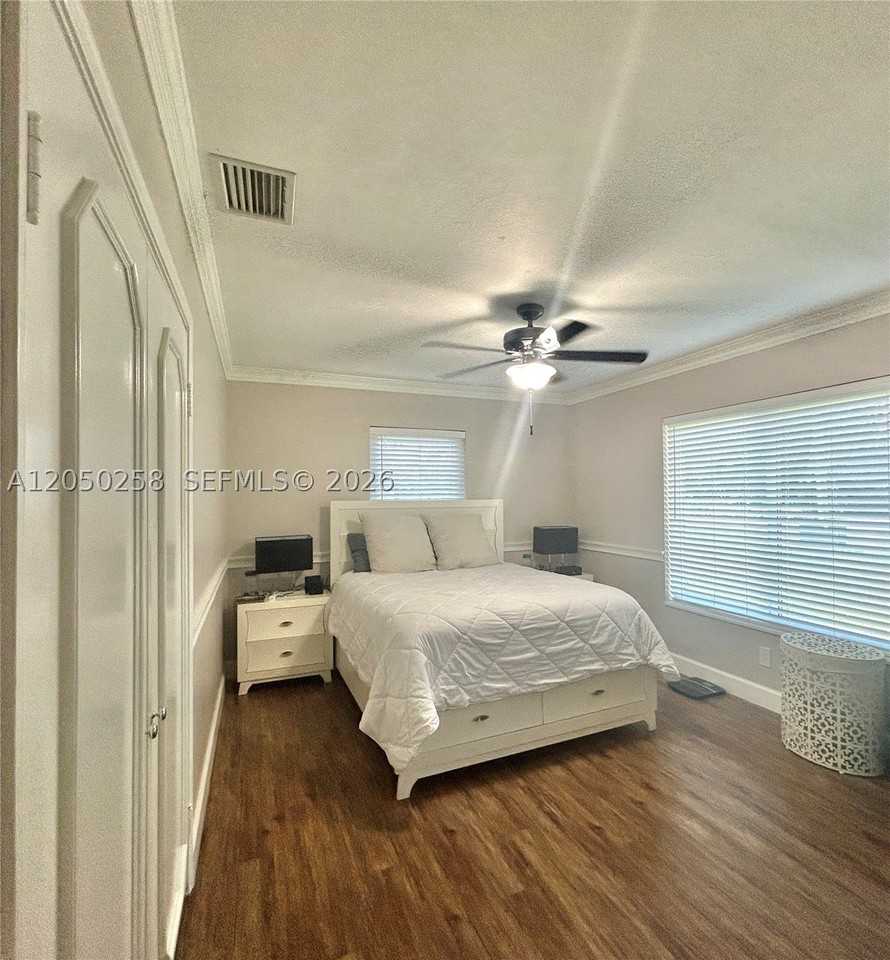 416 Bayberry Dr - Photo 7 of 32