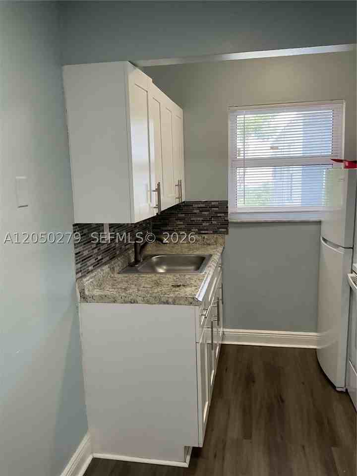 2137 Hayes St #18 - Photo 2 of 8