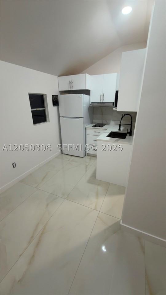 1150 Sw 9th Ave #1 - Photo 2 of 10