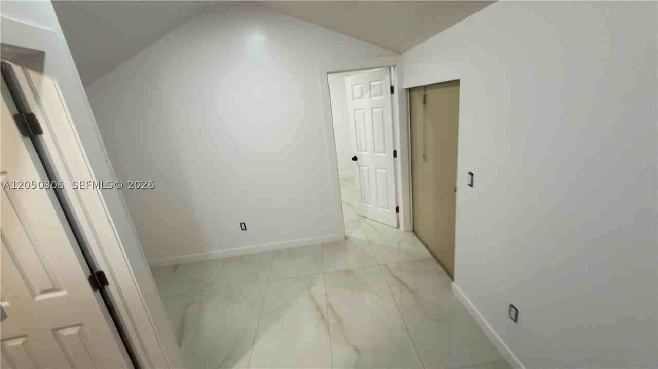 1150 Sw 9th Ave #1 - Photo 3 of 10