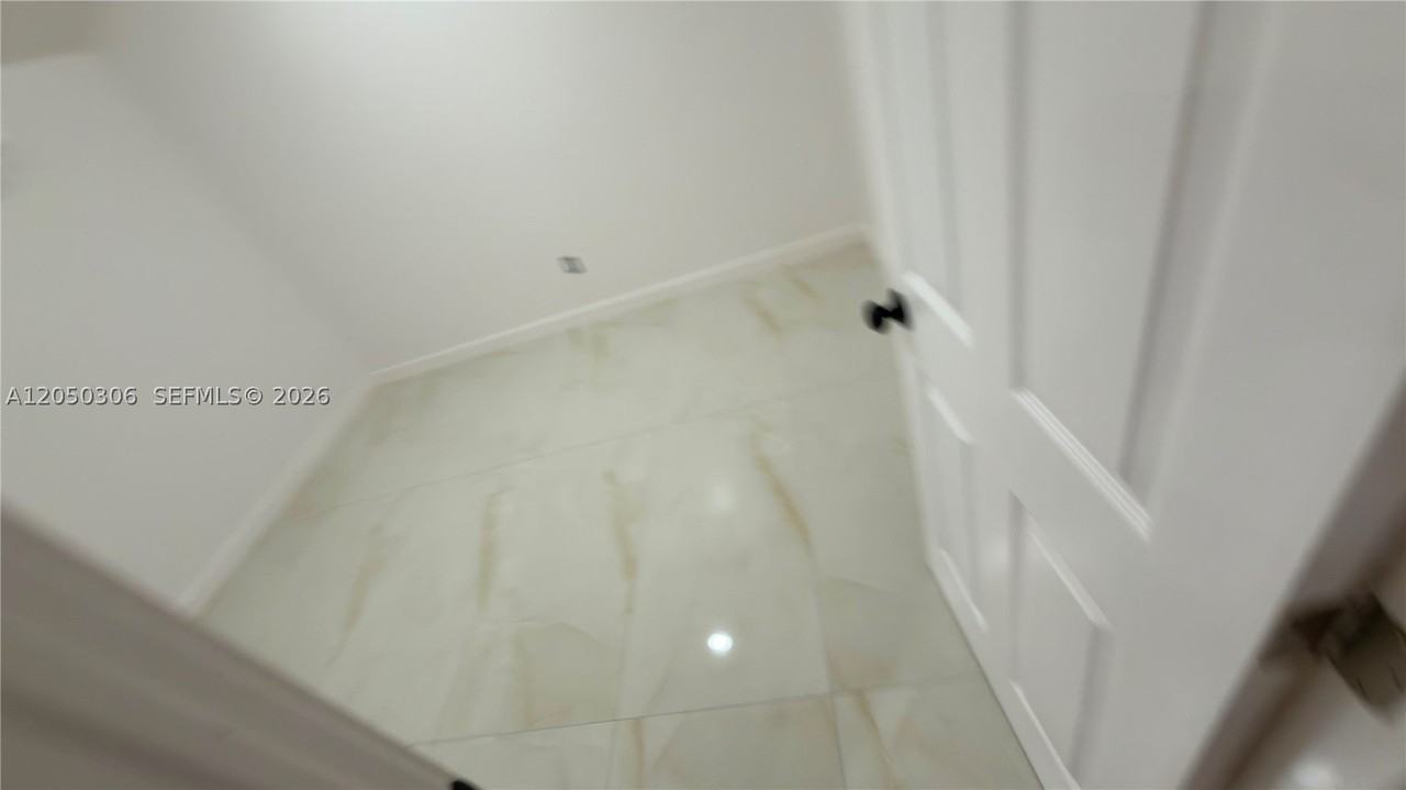 1150 Sw 9th Ave #1 - Photo 6 of 10
