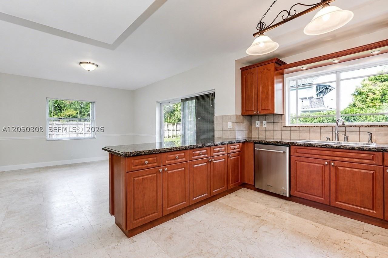 1843 Sw 138th Ave #0 - Photo 5 of 7